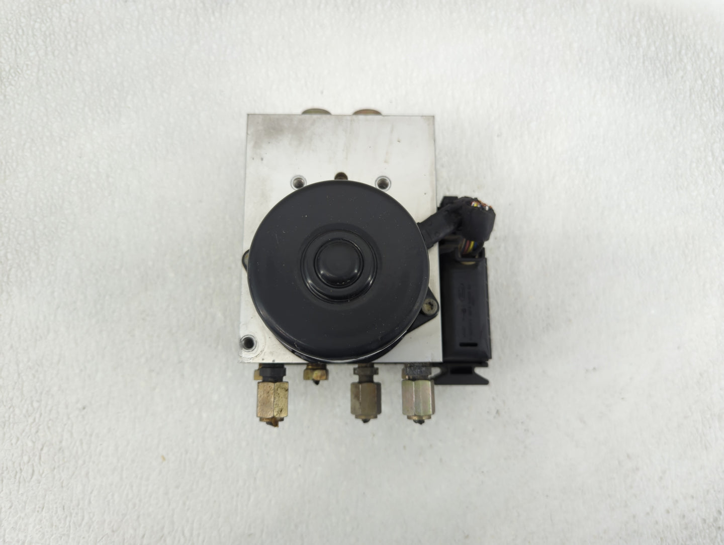 2000 Jaguar S-Type ABS Pump Control Module Replacement P/N:10.0511-8186.1 Fits OEM Used Auto Parts - Oemusedautoparts1.com