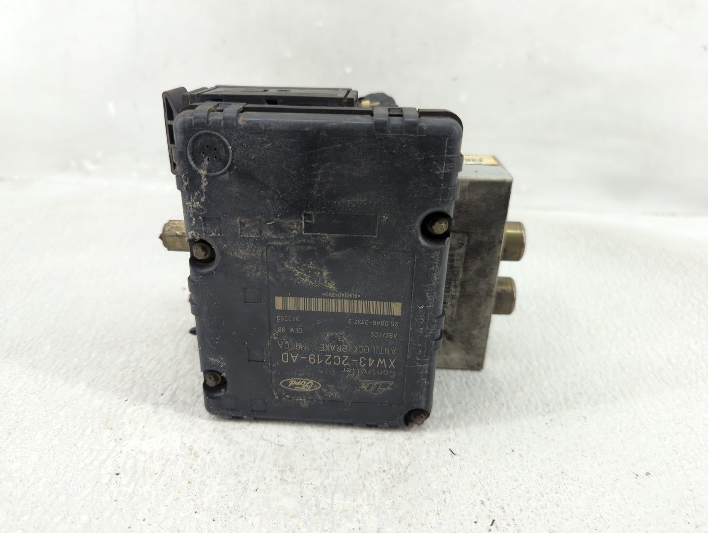 2000 Jaguar S-Type ABS Pump Control Module Replacement P/N:10.0511-8186.1 Fits OEM Used Auto Parts - Oemusedautoparts1.com