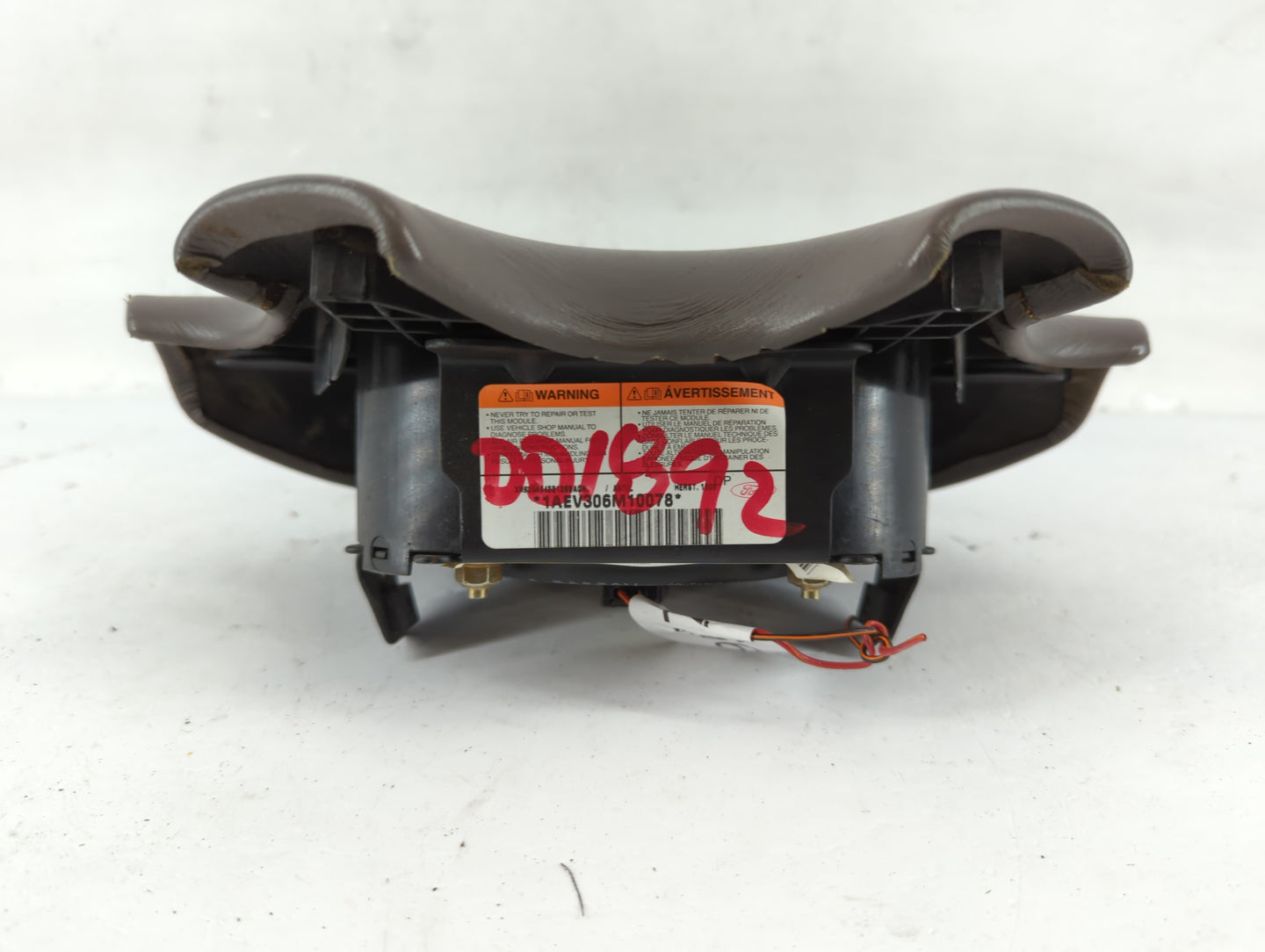 2000 Jaguar S-Type Air Bag Driver Left Steering Wheel Mounted Fits OEM Used Auto Parts - Oemusedautoparts1.com