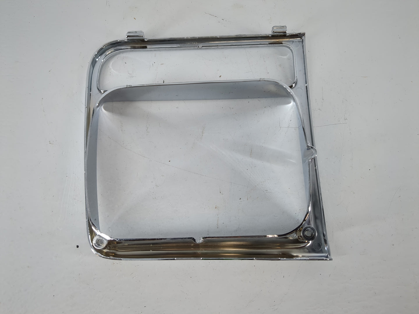 2000 Jeep Cherokee Right Headlight Cover - Oemusedautoparts1.com