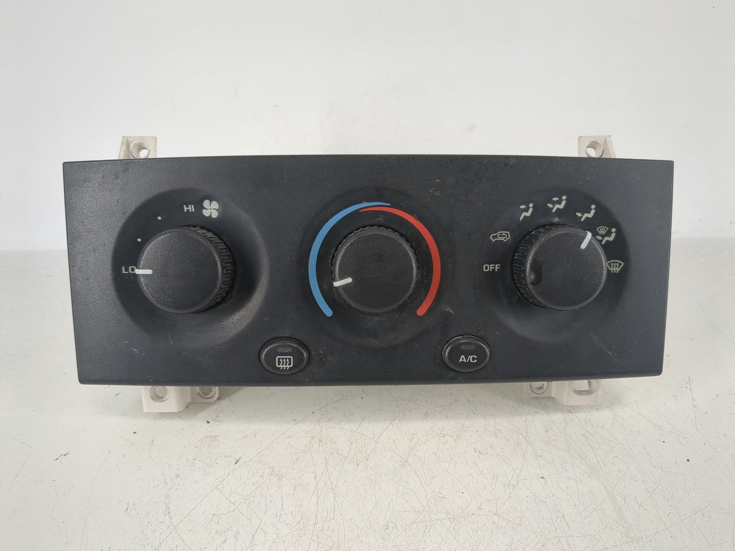 1999-2004 Jeep Grand Cherokee Climate Control Module Temperature AC/Heater Replacement P/N:P55115904 Fits OEM Used Auto Part