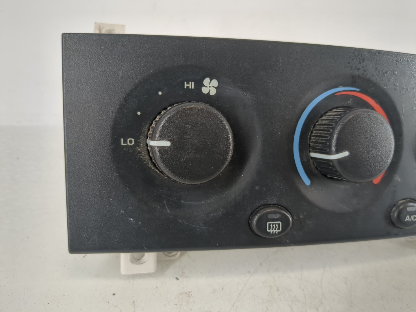 1999-2004 Jeep Grand Cherokee Climate Control Module Temperature AC/Heater Replacement P/N:P55115904 Fits OEM Used Auto Part