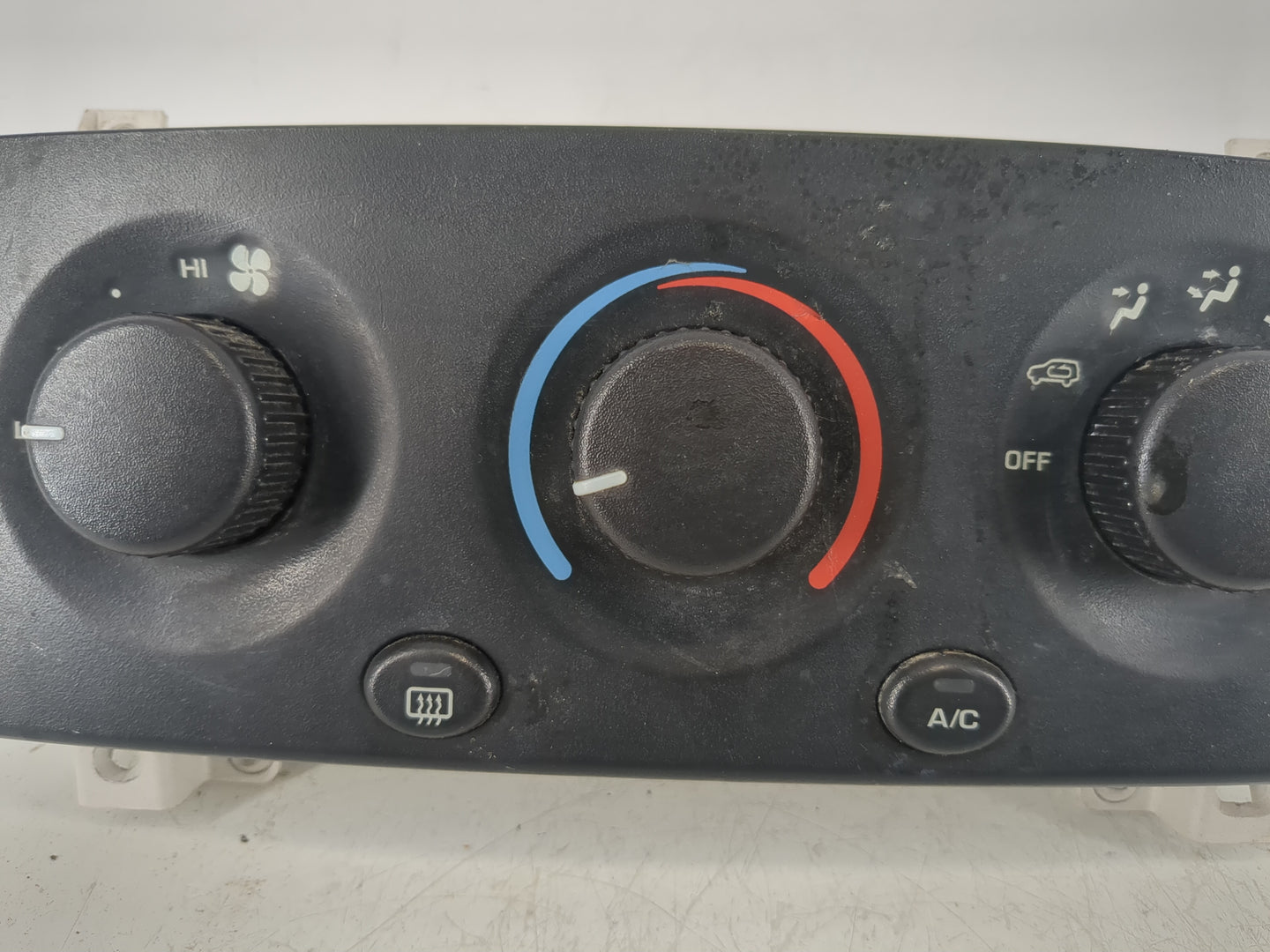 1999-2004 Jeep Grand Cherokee Climate Control Module Temperature AC/Heater Replacement P/N:P55115904 Fits OEM Used Auto Part