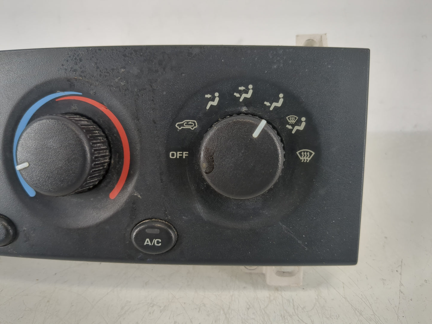 1999-2004 Jeep Grand Cherokee Climate Control Module Temperature AC/Heater Replacement P/N:P55115904 Fits OEM Used Auto Part