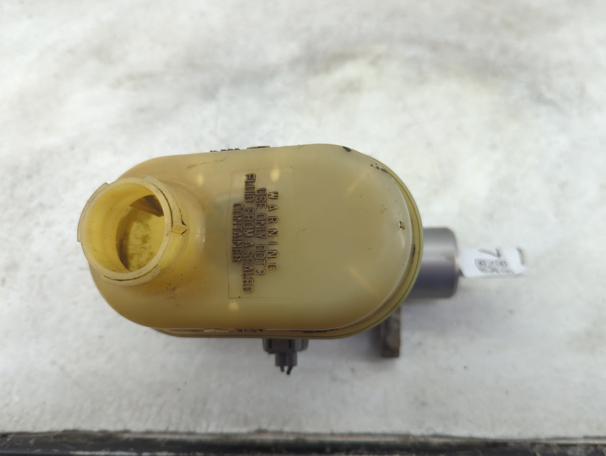 1999-2004 Jeep Grand Cherokee Brake Master Cylinder 1516067 - Oemusedautoparts1.com