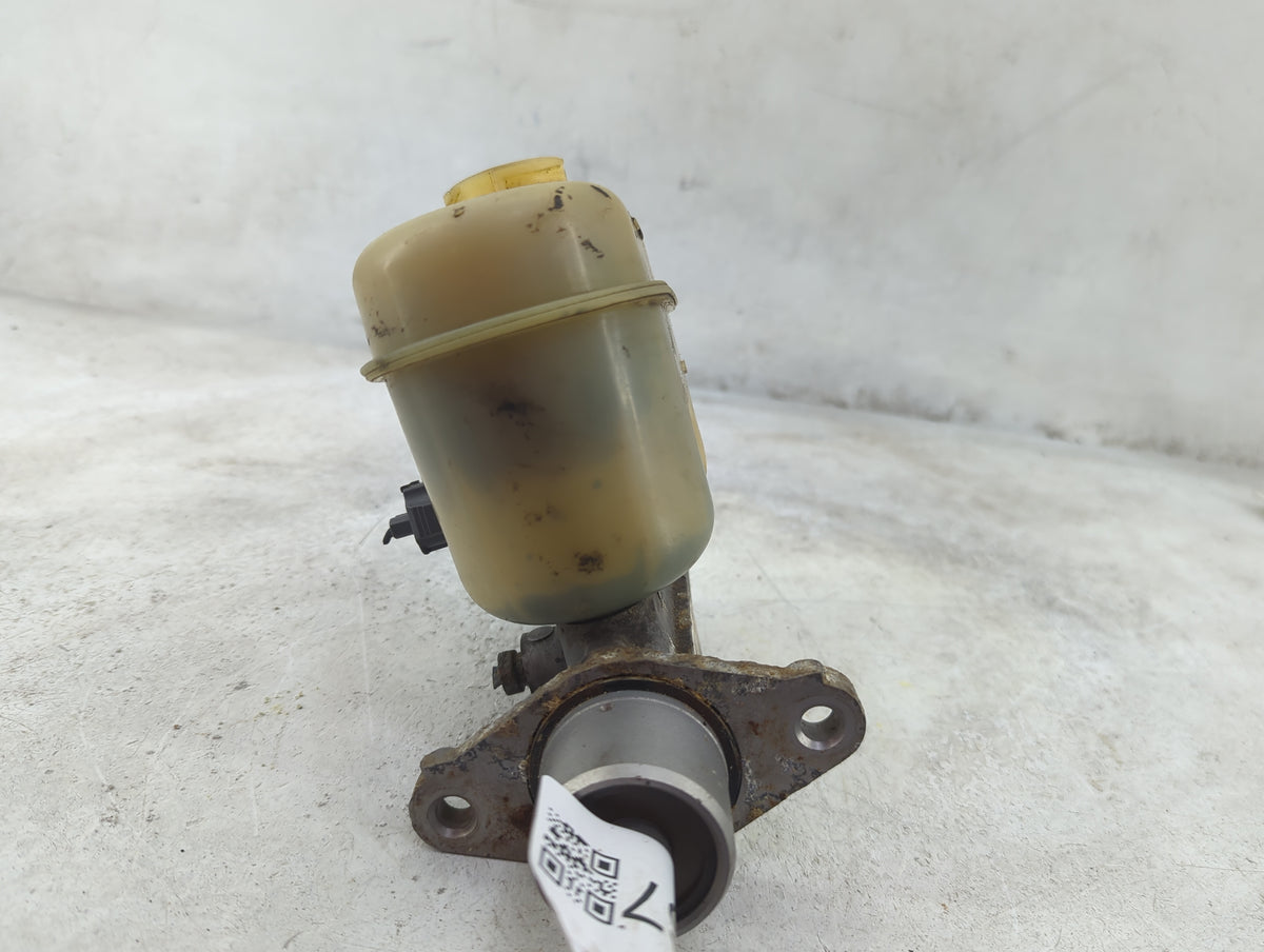 1999-2004 Jeep Grand Cherokee Brake Master Cylinder 1516067 - Oemusedautoparts1.com