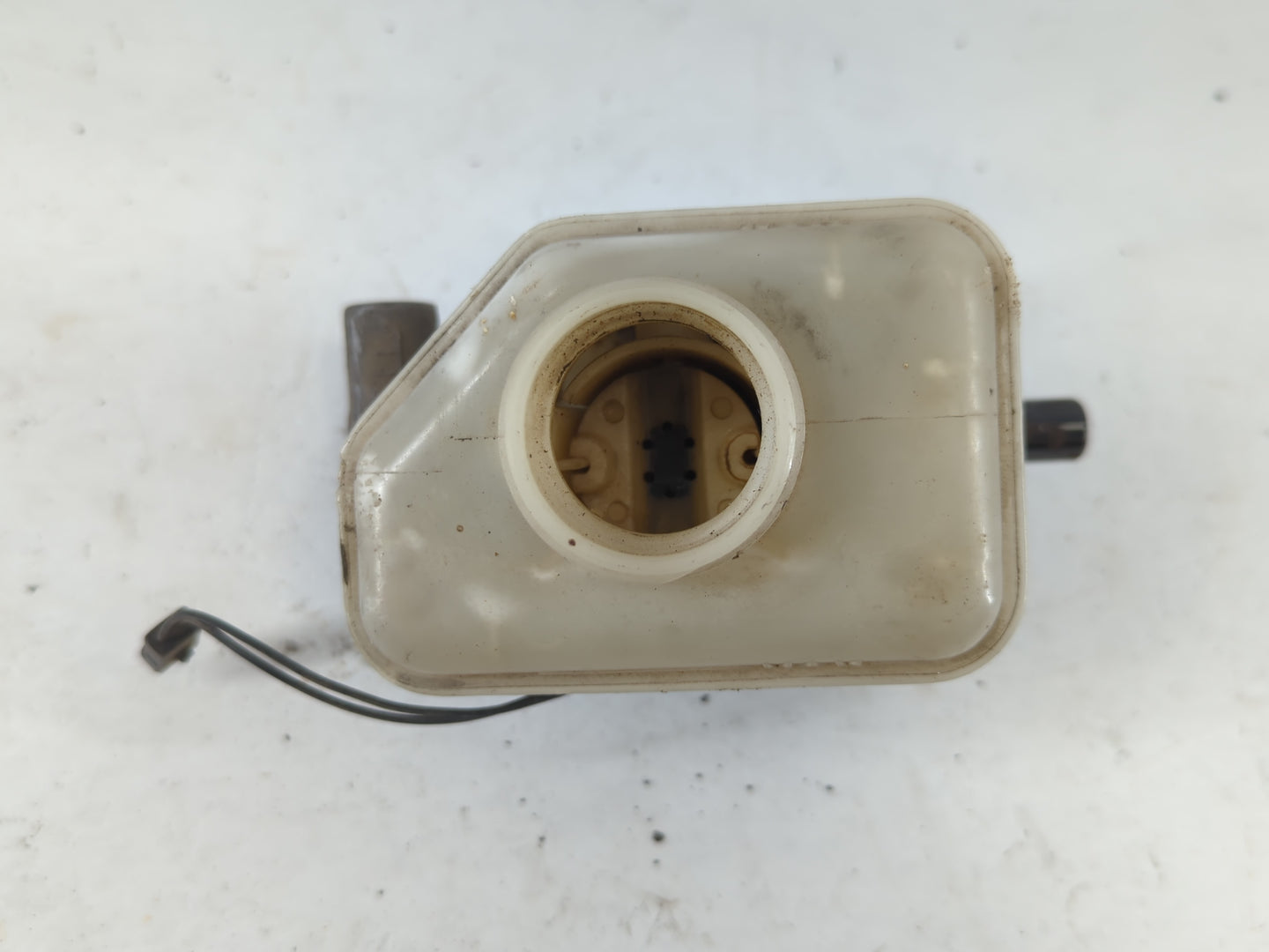 2000-2000 Kia Spectra Brake Master Cylinder - Oemusedautoparts1.com