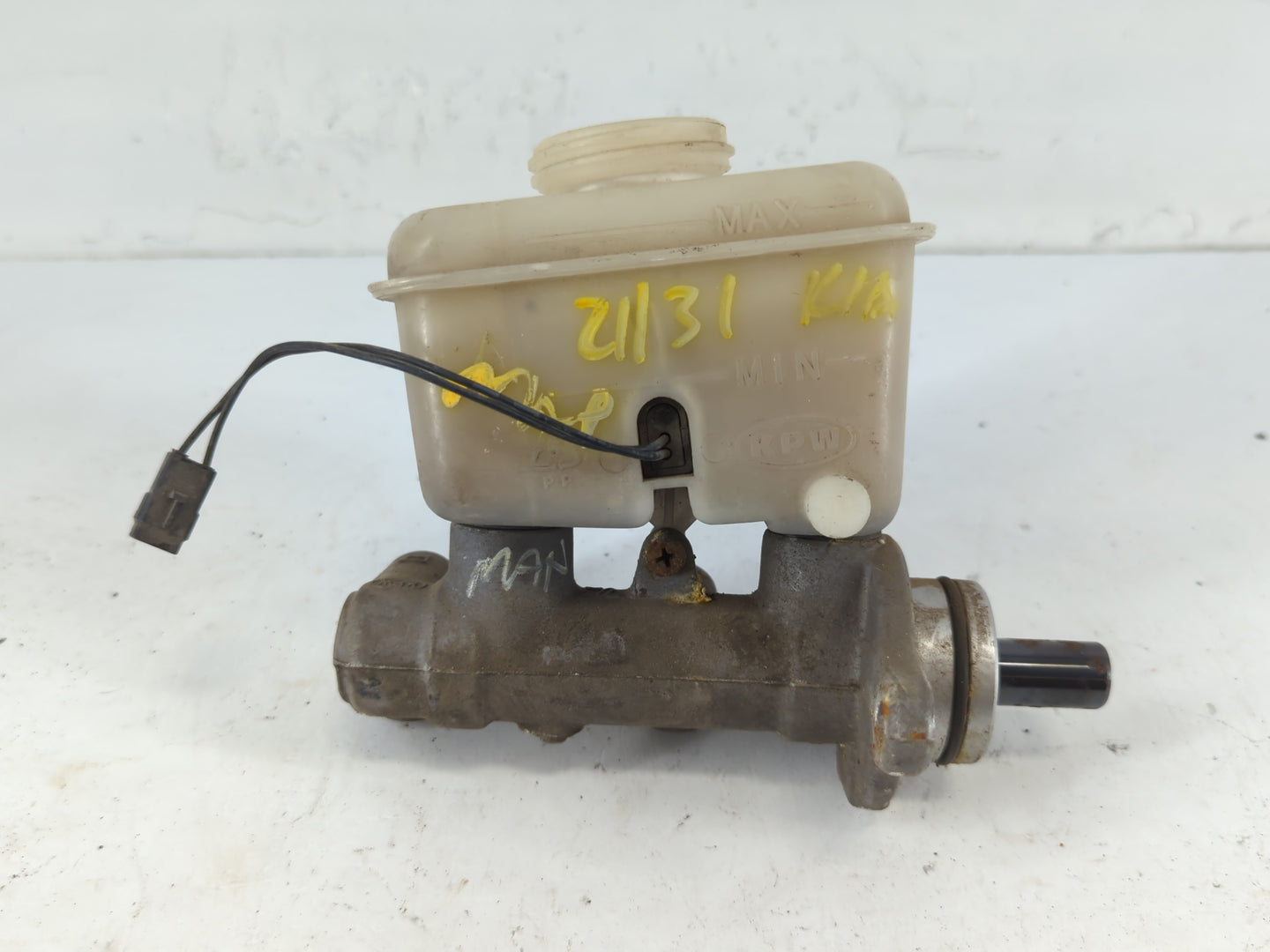 2000-2000 Kia Spectra Brake Master Cylinder - Oemusedautoparts1.com
