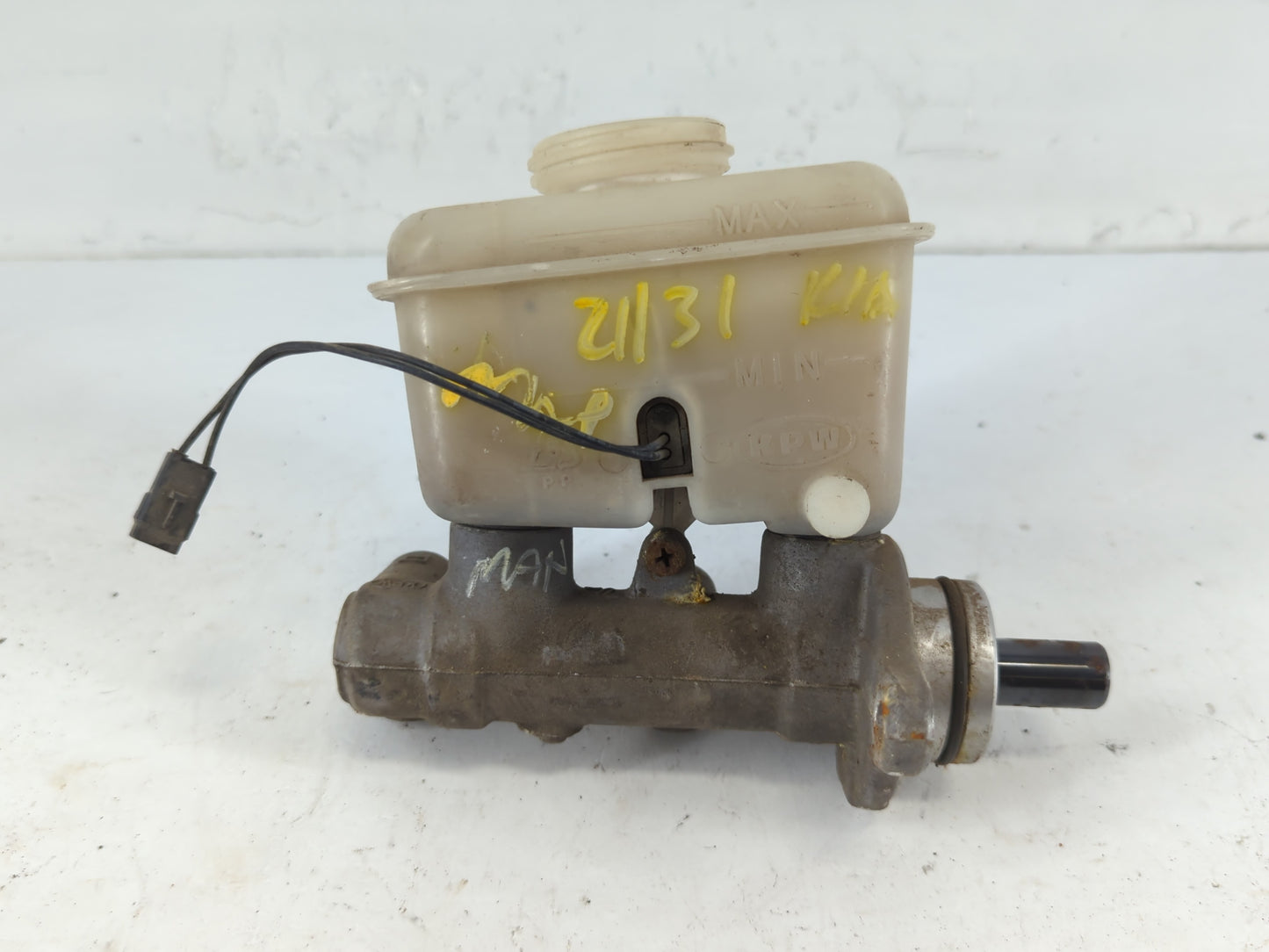 2000-2000 Kia Spectra Brake Master Cylinder - Oemusedautoparts1.com