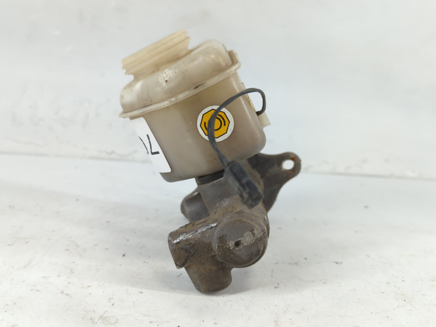 2000-2000 Kia Spectra Brake Master Cylinder - Oemusedautoparts1.com