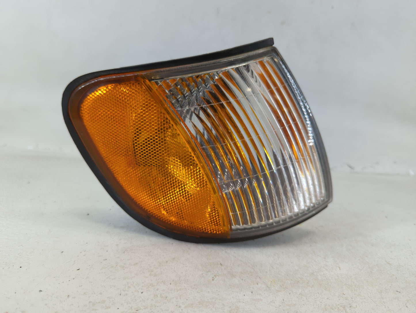 2000 Kia Sportage Right Turn Signal - Oemusedautoparts1.com