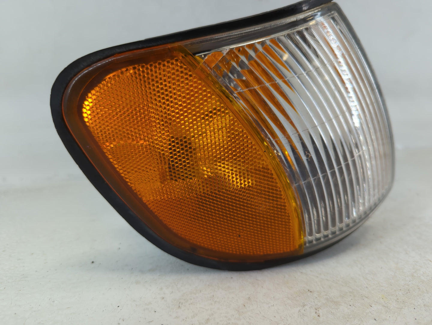 2000 Kia Sportage Right Turn Signal - Oemusedautoparts1.com