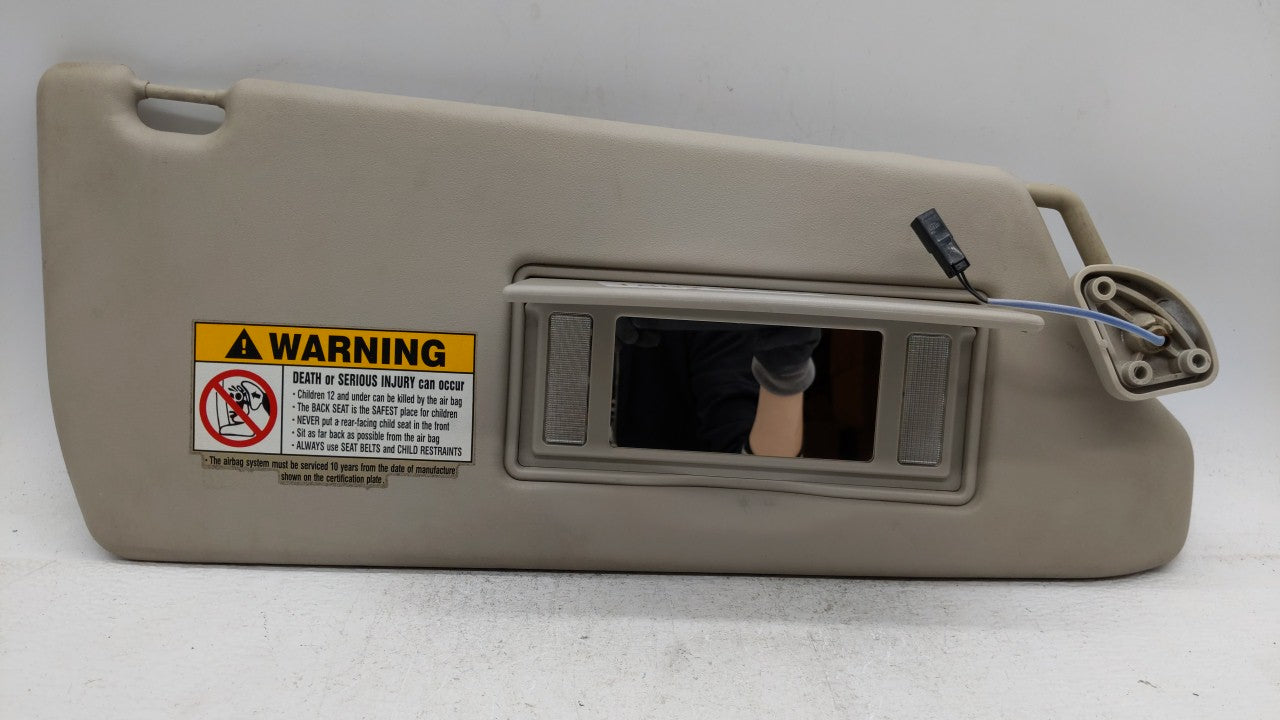 2000 Land Rover Land Rover Sun Visor Shade Replacement Passenger Right Mirror Fits OEM Used Auto Parts - Oemusedautoparts1.c