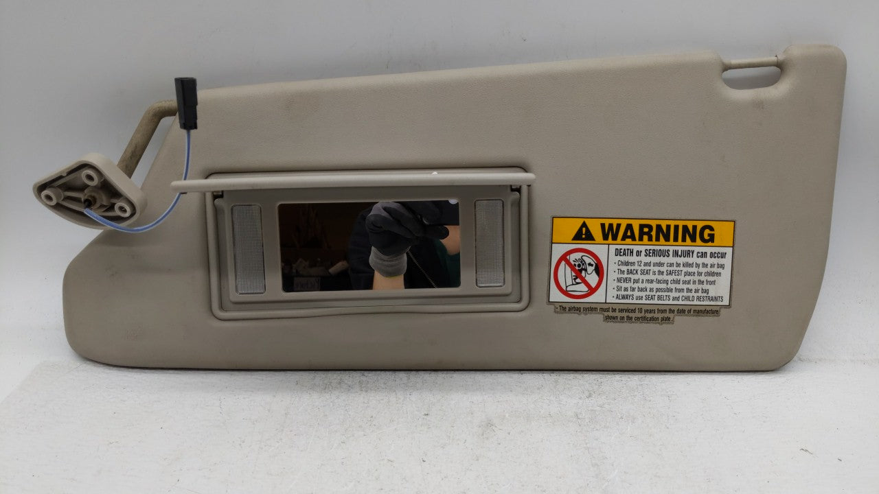 2000 Land Rover Land Rover Sun Visor Shade Replacement Driver Left Mirror Fits OEM Used Auto Parts - Oemusedautoparts1.com