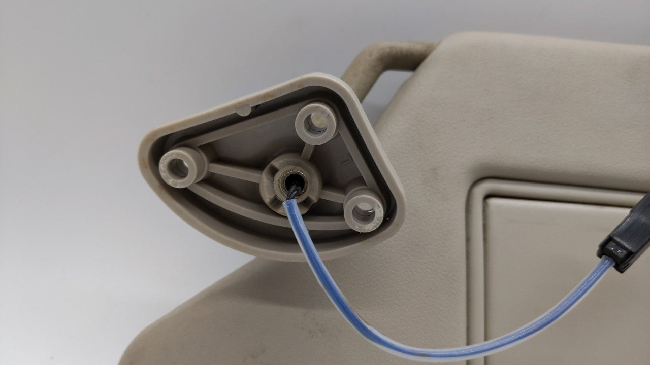 2000 Land Rover Land Rover Sun Visor Shade Replacement Driver Left Mirror Fits OEM Used Auto Parts - Oemusedautoparts1.com