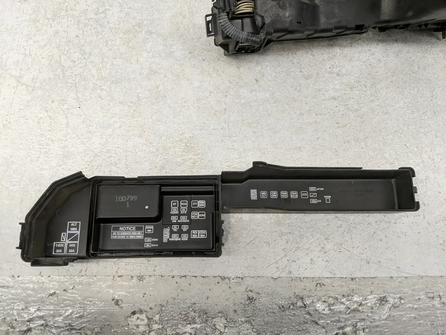 2000-2003 Lexus Es300 Fusebox Fuse Box Panel Relay Module Fits Fits 2000 2001 2002 2003 2004 OEM Used Auto Parts - Oemusedau