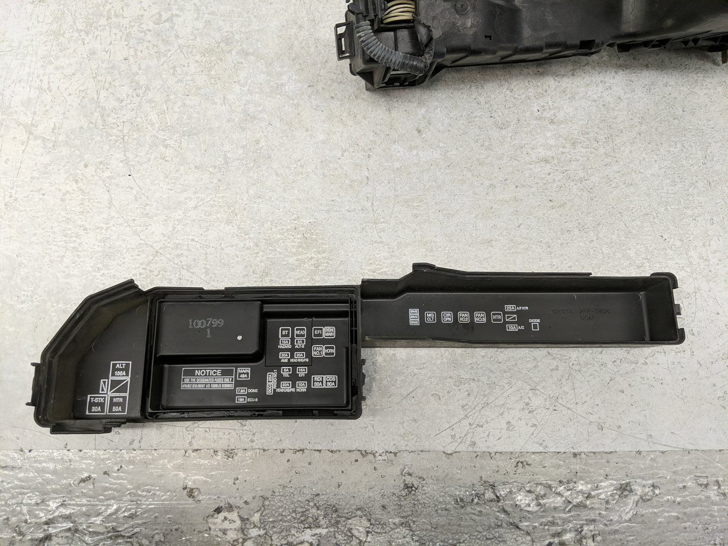 2000-2003 Lexus Es300 Fusebox Fuse Box Panel Relay Module Fits Fits 2000 2001 2002 2003 2004 OEM Used Auto Parts - Oemusedau