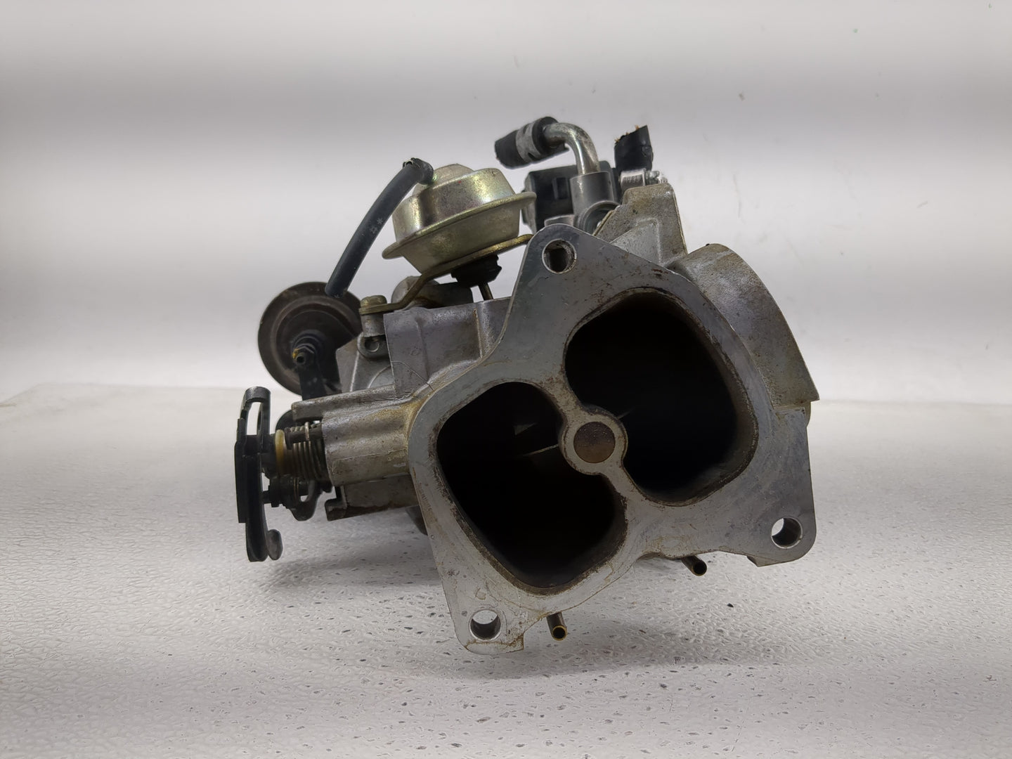 1999-2001 Lexus Es300 Throttle Body Fits Fits 1999 2000 2001 OEM Used Auto Parts - Oemusedautoparts1.com