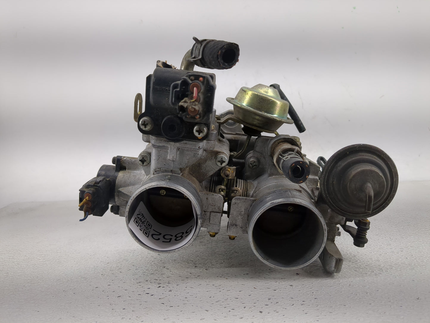 1999-2001 Lexus Es300 Throttle Body Fits Fits 1999 2000 2001 OEM Used Auto Parts - Oemusedautoparts1.com