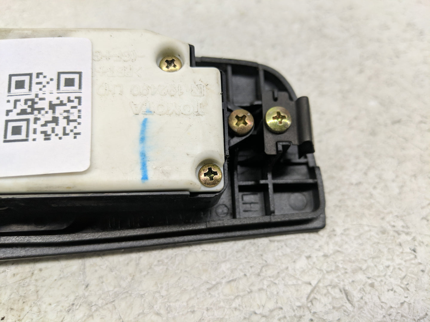 1999-2001 Lexus Es300 Master Power Window Switch Replacement Driver Side Left Fits Fits 1999 2000 2001 OEM Used Auto Parts -