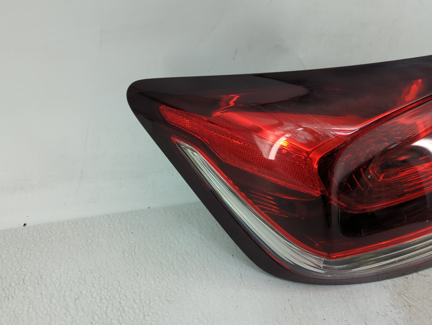 2000-2001 Lexus Es300 Tail Light Assembly Driver Left OEM Fits Fits 2000 2001 OEM Used Auto Parts - Oemusedautoparts1.com
