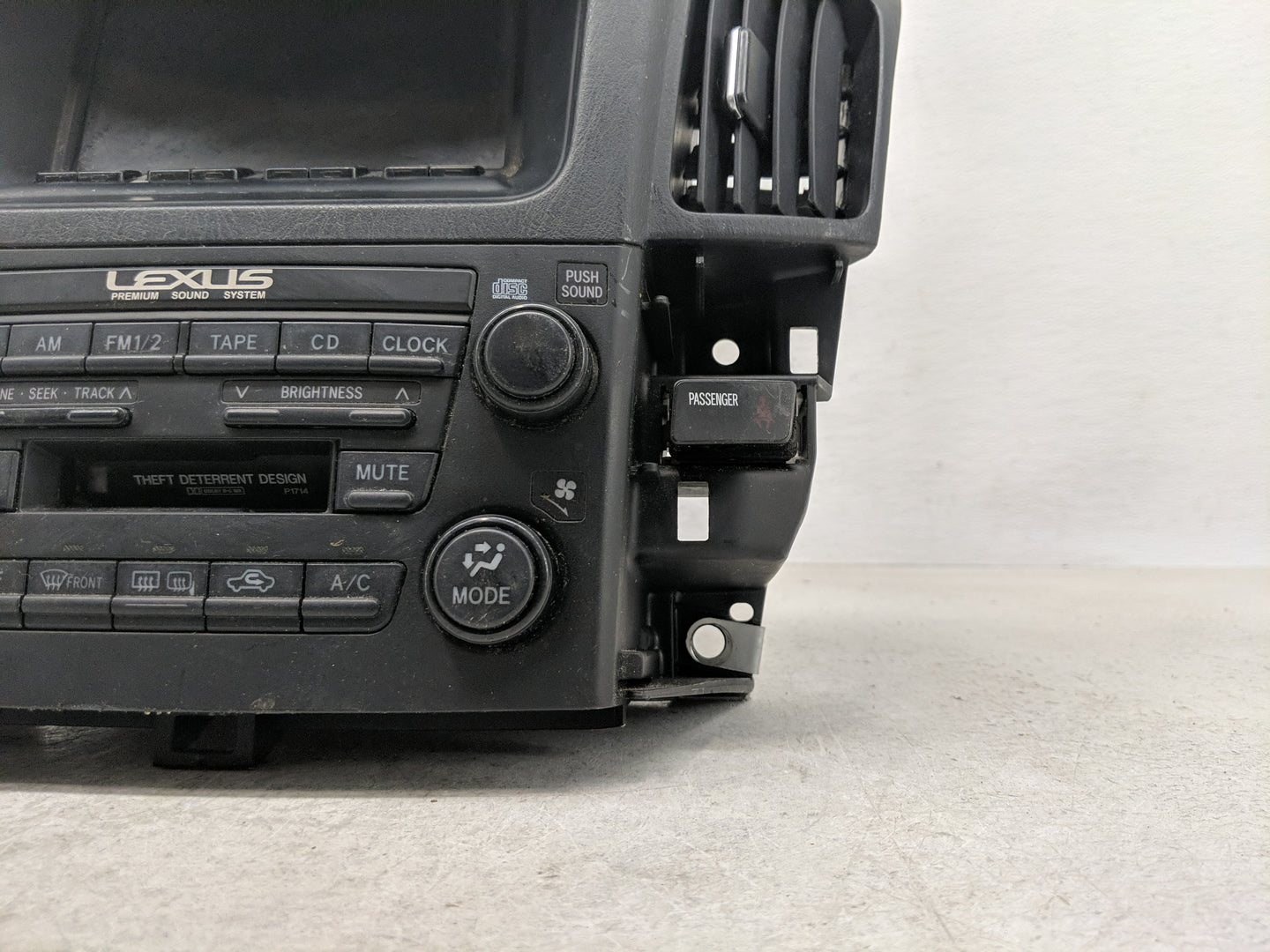 2000 Lexus Rx300 Radio AM FM Cd Player Receiver Replacement P/N:86110-48030 86120-48050 Fits OEM Used Auto Parts - Oemusedau