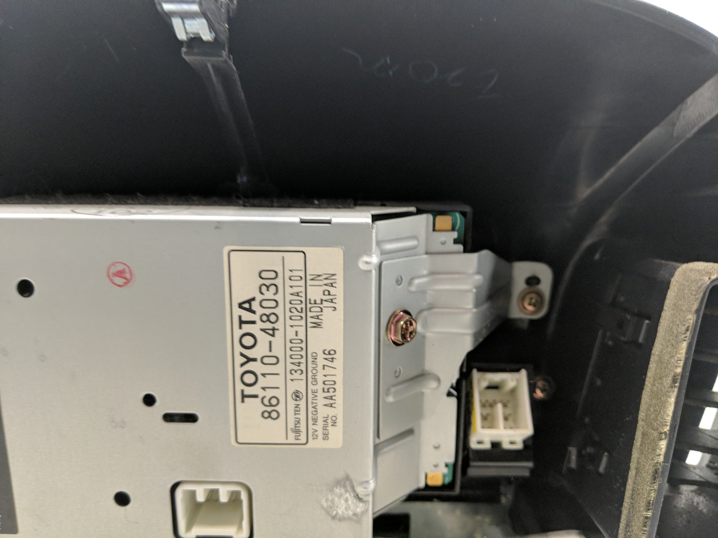 2000 Lexus Rx300 Radio AM FM Cd Player Receiver Replacement P/N:86110-48030 86120-48050 Fits OEM Used Auto Parts - Oemusedau