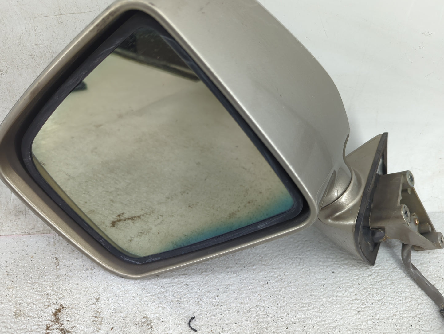 2000 Lexus Rx300 Driver Side View Mirror - Left Door Mirror OEM Used - Oemusedautoparts1.com