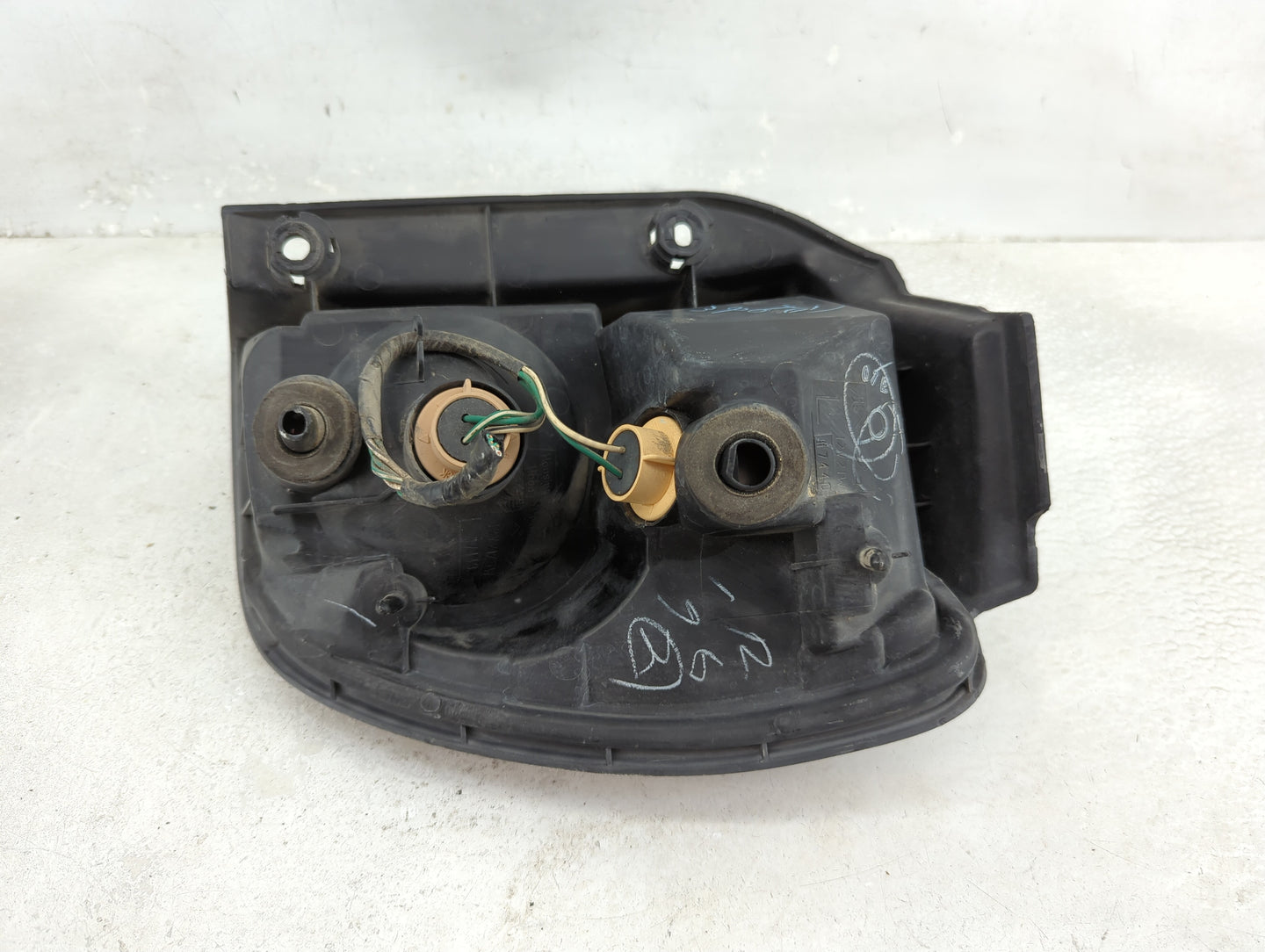 1999-2000 Lexus Rx300 Tail Light Assembly Driver Left OEM P/N:7440 Fits Fits 1999 2000 OEM Used Auto Parts - Oemusedautopart