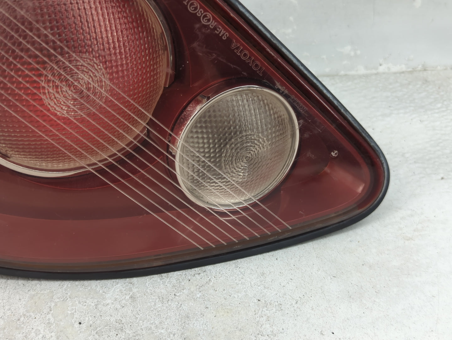 1999-2000 Lexus Rx300 Tail Light Assembly Driver Left OEM P/N:7443 Fits Fits 1999 2000 OEM Used Auto Parts - Oemusedautopart