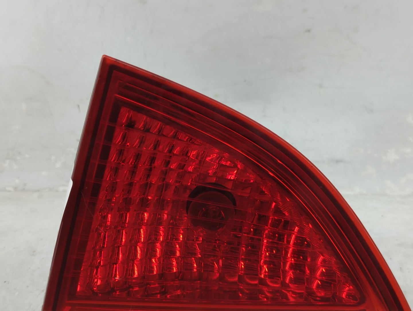 1999-2000 Lexus Rx300 Tail Light Assembly Passenger Right OEM P/N:70626A Fits Fits 1999 2000 OEM Used Auto Parts - Oemusedau