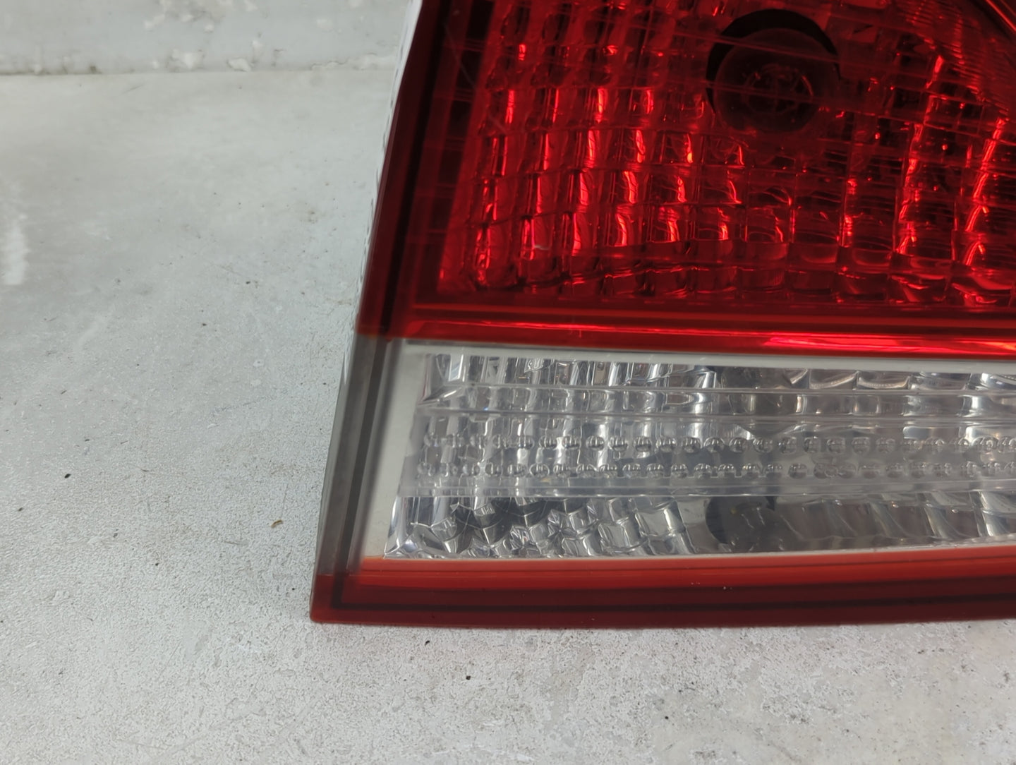 1999-2000 Lexus Rx300 Tail Light Assembly Passenger Right OEM P/N:70626A Fits Fits 1999 2000 OEM Used Auto Parts - Oemusedau