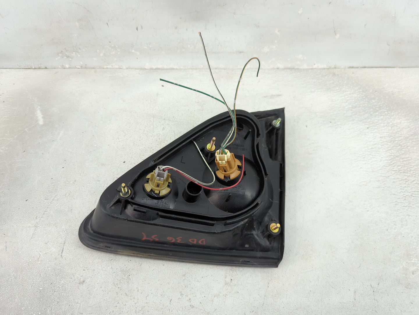 1999-2000 Lexus Rx300 Tail Light Assembly Passenger Right OEM P/N:7443 Fits Fits 1999 2000 OEM Used Auto Parts - Oemusedauto