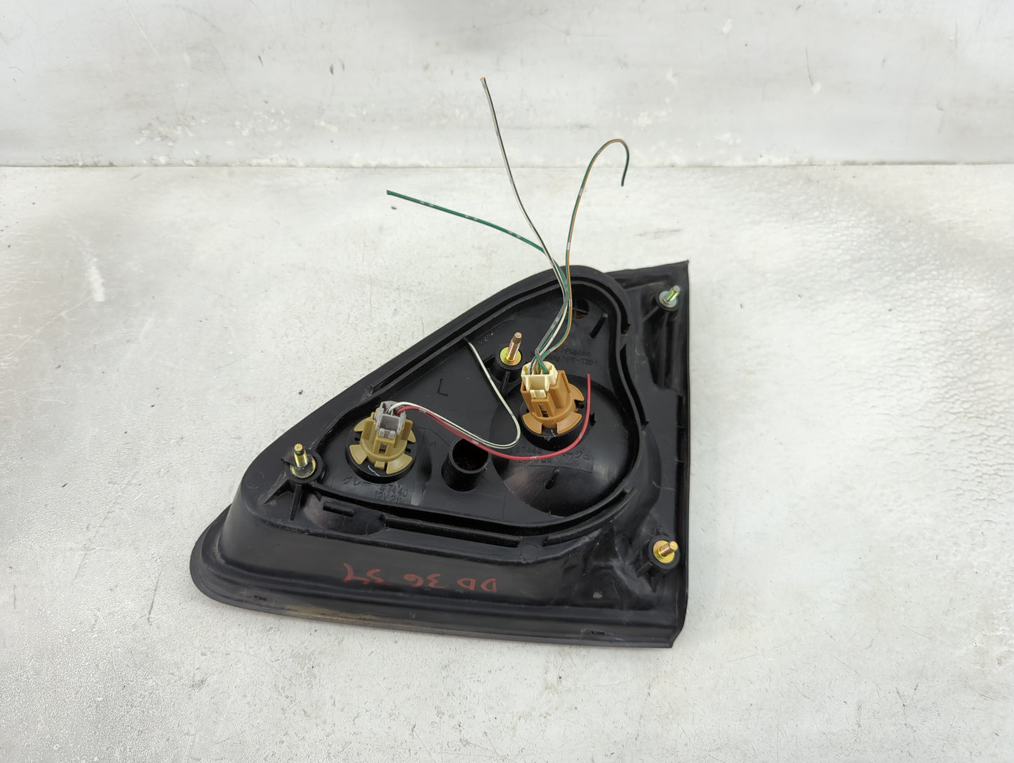 1999-2000 Lexus Rx300 Tail Light Assembly Passenger Right OEM P/N:7443 Fits Fits 1999 2000 OEM Used Auto Parts - Oemusedauto