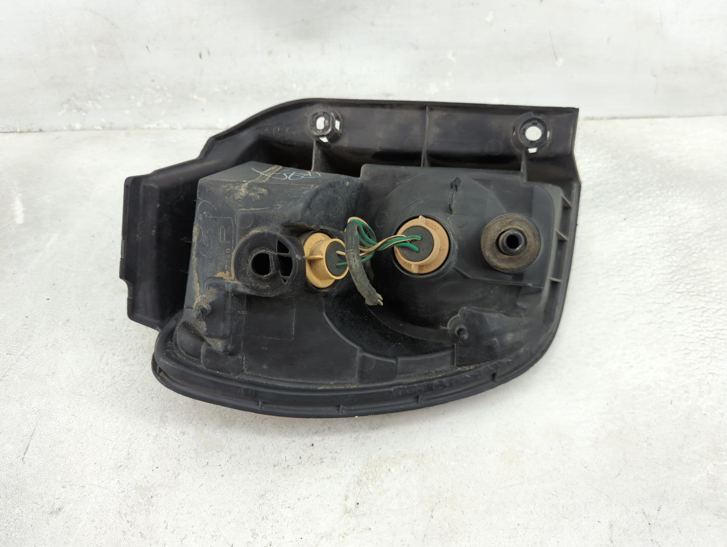 1999-2000 Lexus Rx300 Tail Light Assembly Passenger Right OEM P/N:17440 Fits Fits 1999 2000 OEM Used Auto Parts - Oemusedaut