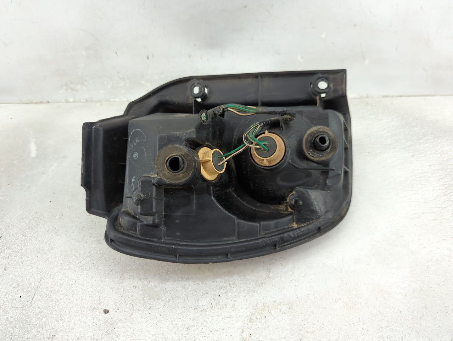 1999-2000 Lexus Rx300 Tail Light Assembly Passenger Right OEM Fits Fits 1999 2000 OEM Used Auto Parts - Oemusedautoparts1.co