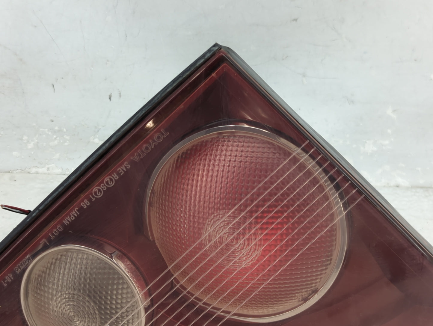 1999-2000 Lexus Rx300 Tail Light Assembly Driver Left OEM P/N:7443 Fits Fits 1999 2000 OEM Used Auto Parts - Oemusedautopart