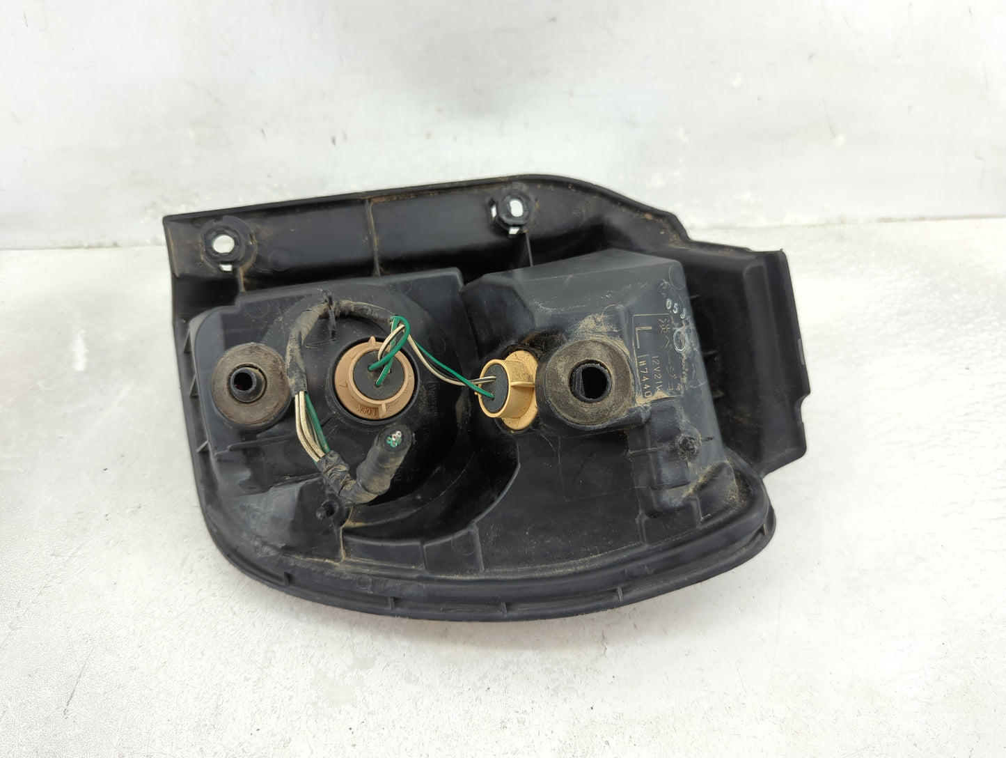 1999-2000 Lexus Rx300 Tail Light Assembly Passenger Right OEM Fits Fits 1999 2000 OEM Used Auto Parts - Oemusedautoparts1.co