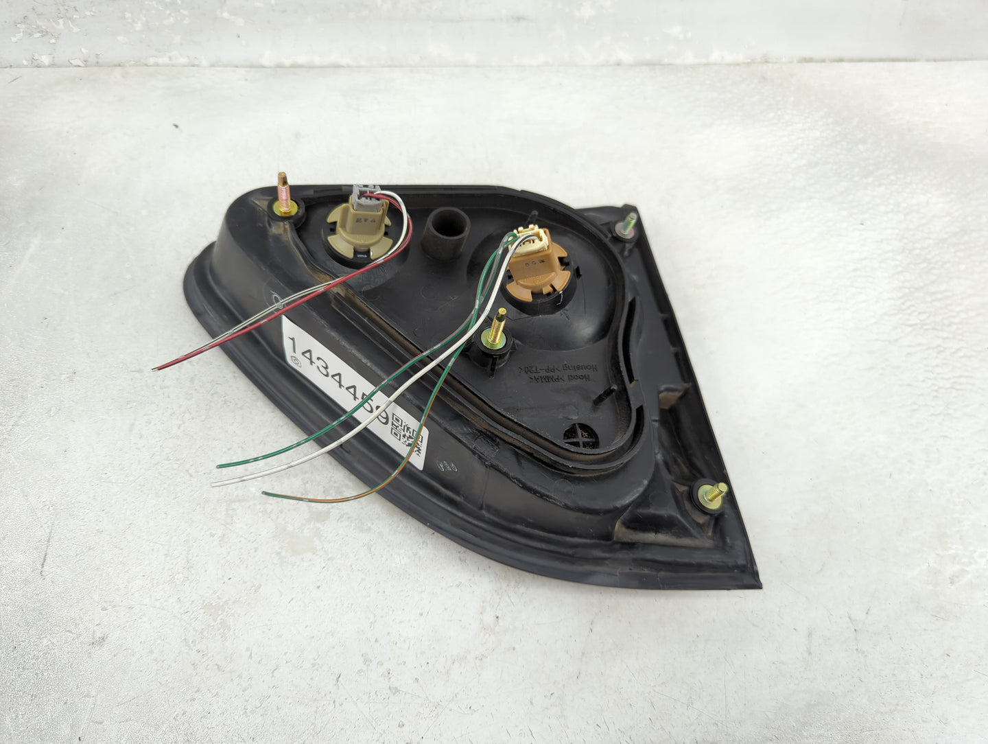 1999-2000 Lexus Rx300 Tail Light Assembly Driver Left OEM P/N:7443 Fits Fits 1999 2000 OEM Used Auto Parts - Oemusedautopart