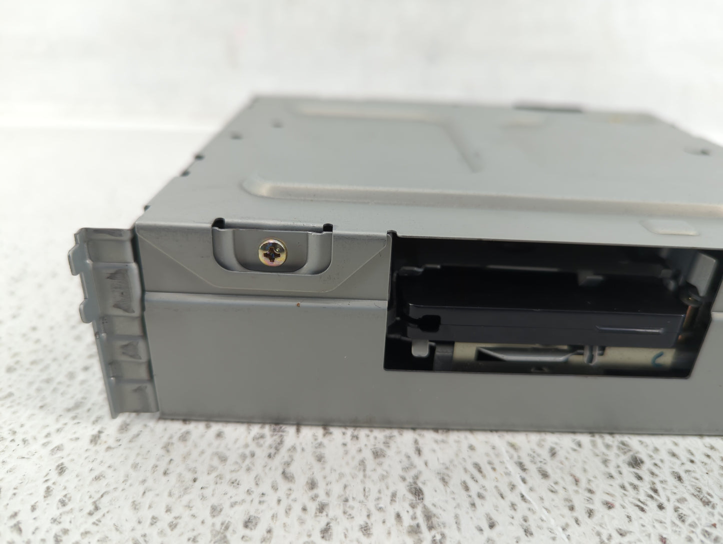 2000 Lexus Rx300 Radio AM FM Cd Player Receiver Replacement P/N:86120-48050 Fits OEM Used Auto Parts - Oemusedautoparts1.com