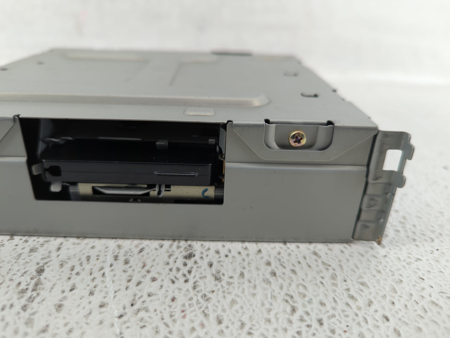 2000 Lexus Rx300 Radio AM FM Cd Player Receiver Replacement P/N:86120-48050 Fits OEM Used Auto Parts - Oemusedautoparts1.com