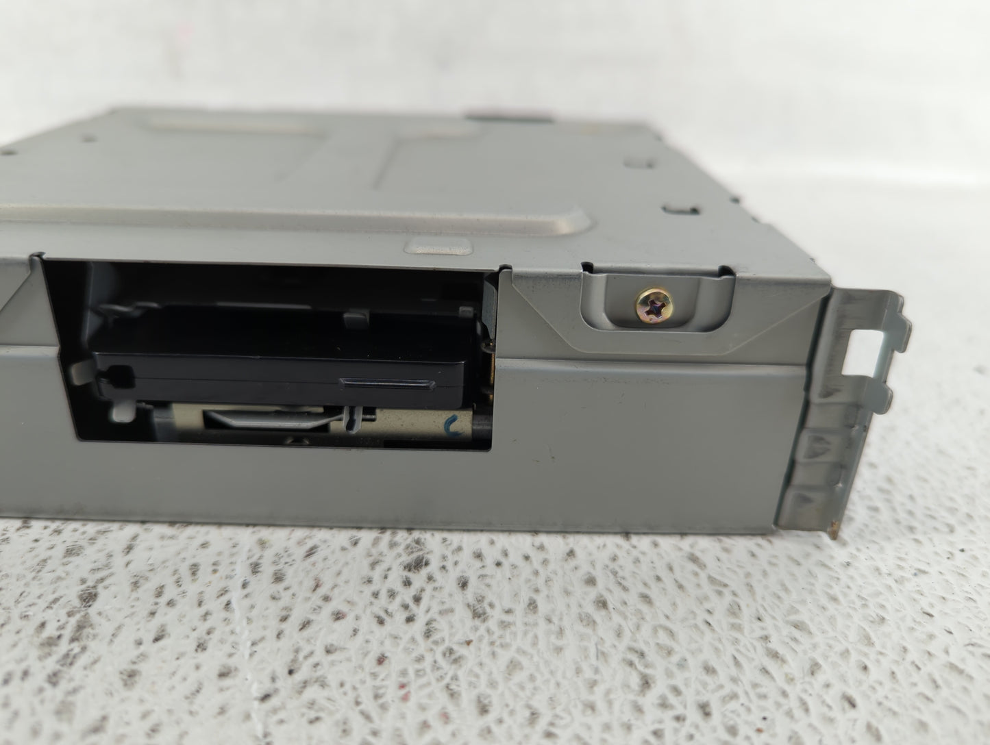 2000 Lexus Rx300 Radio AM FM Cd Player Receiver Replacement P/N:86120-48050 Fits OEM Used Auto Parts - Oemusedautoparts1.com