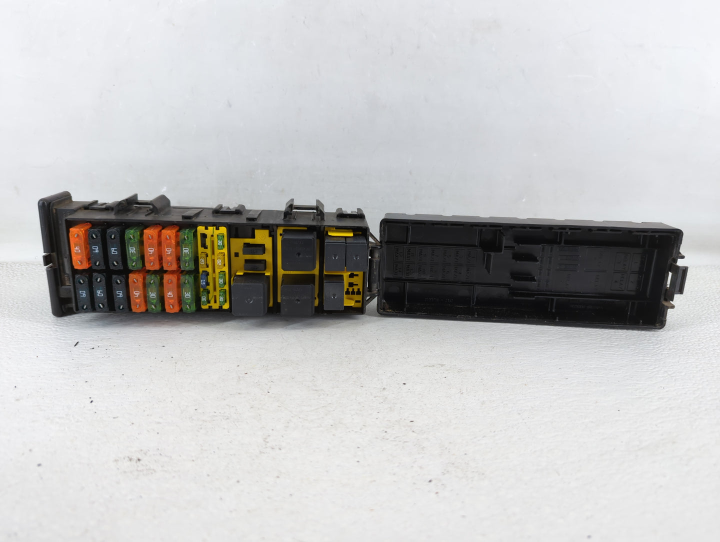 2000 Lincoln Continental Fusebox Fuse Box Panel Relay Module Fits OEM Used Auto Parts - Oemusedautoparts1.com