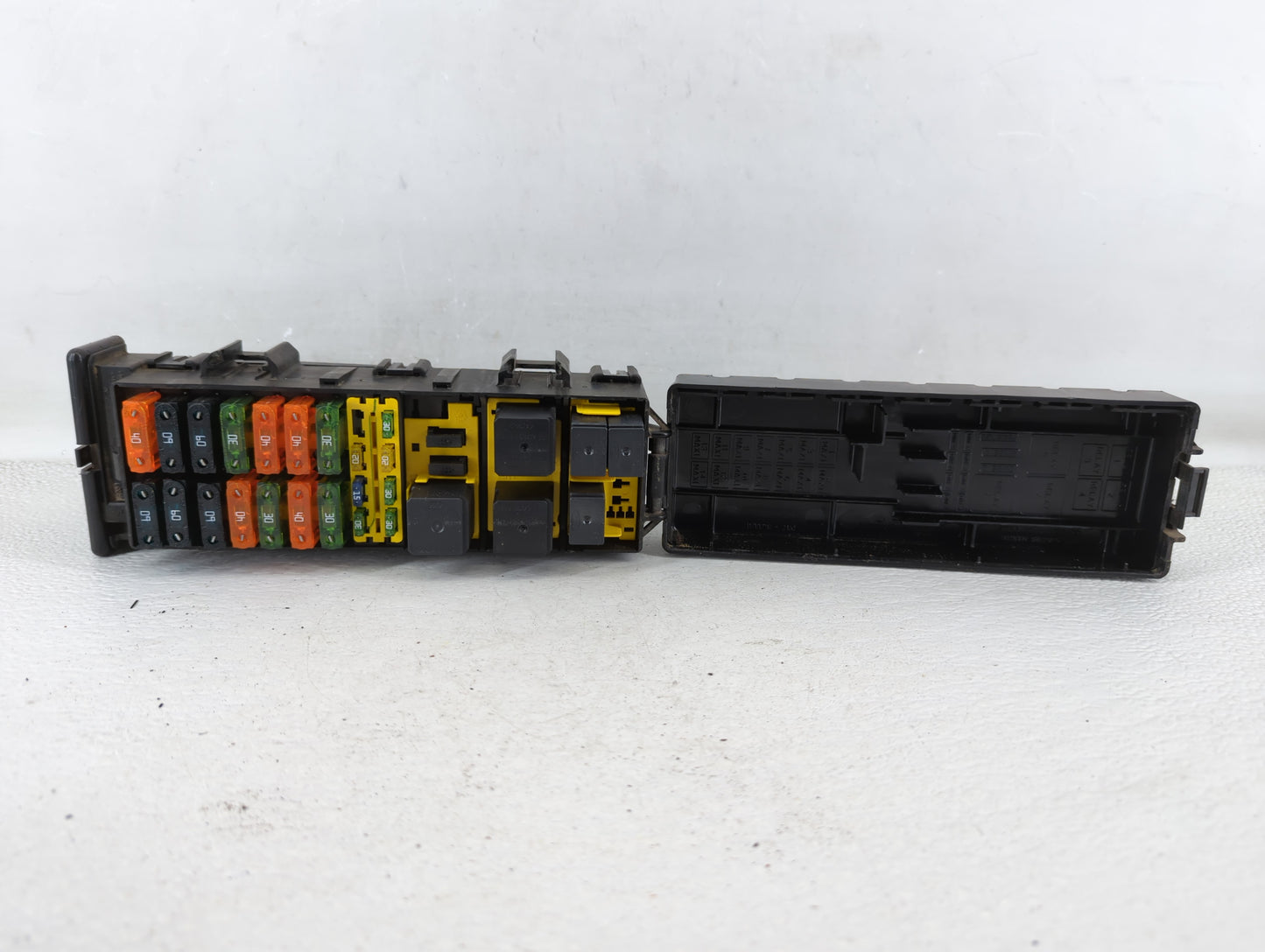 2000 Lincoln Continental Fusebox Fuse Box Panel Relay Module Fits OEM Used Auto Parts - Oemusedautoparts1.com