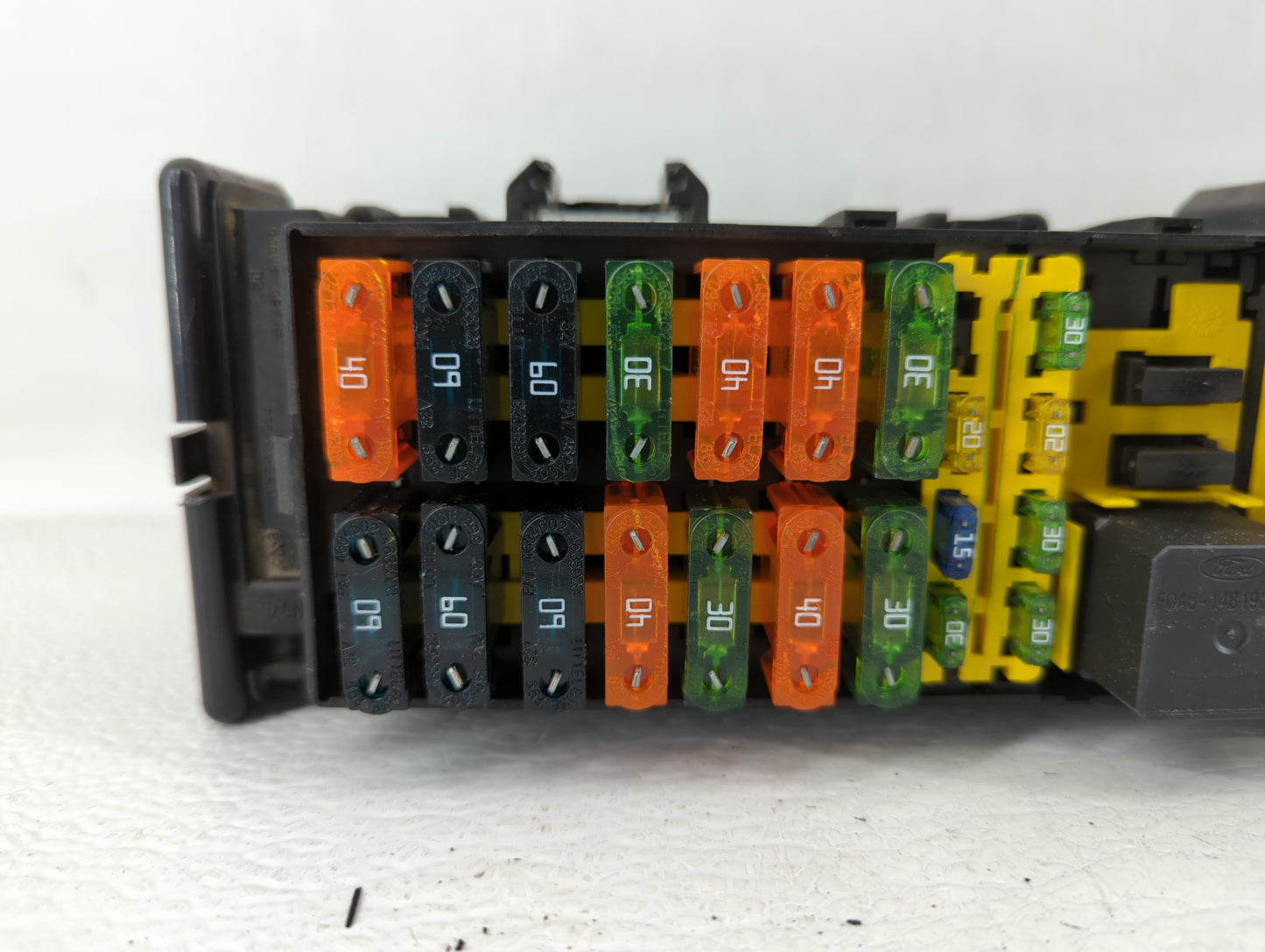 2000 Lincoln Continental Fusebox Fuse Box Panel Relay Module Fits OEM Used Auto Parts - Oemusedautoparts1.com