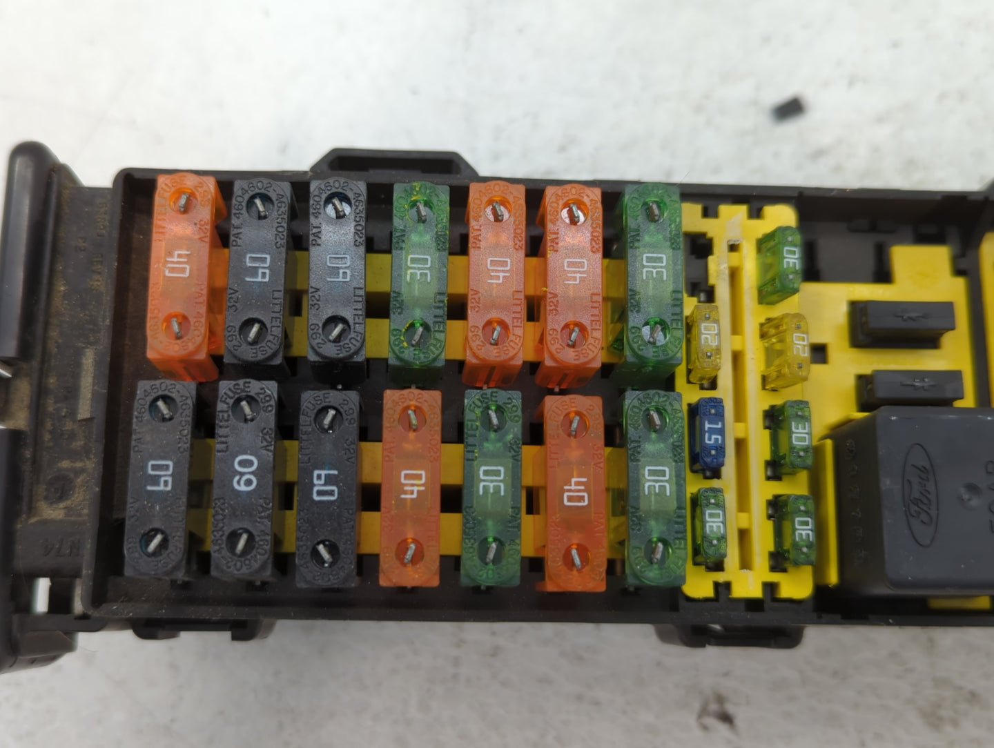 2000 Lincoln Continental Fusebox Fuse Box Panel Relay Module P/N:YF3T 14290 BG 164-0816 Fits OEM Used Auto Parts - Oemusedau