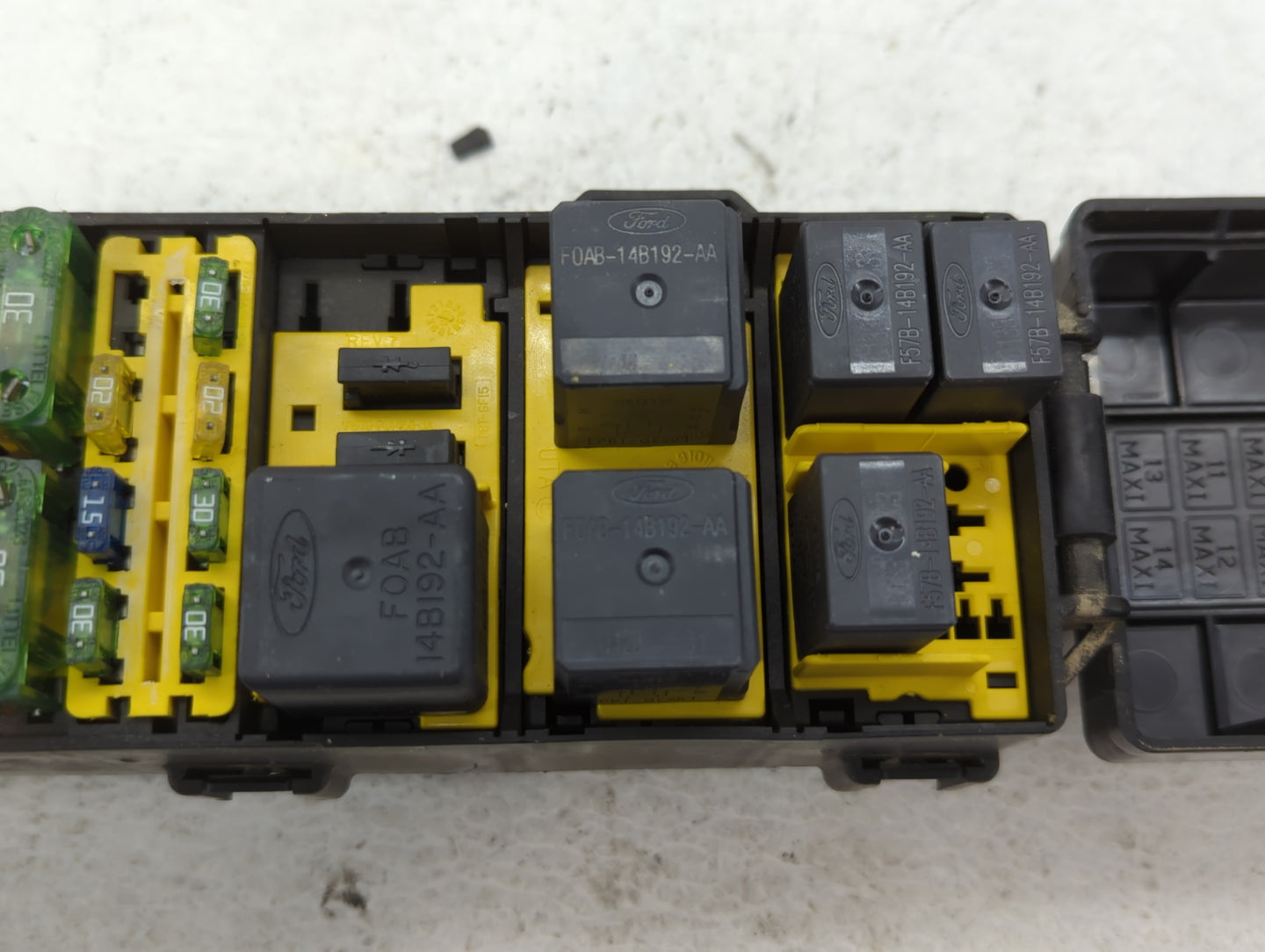 2000 Lincoln Continental Fusebox Fuse Box Panel Relay Module P/N:YF3T 14290 BG 164-0816 Fits OEM Used Auto Parts - Oemusedau