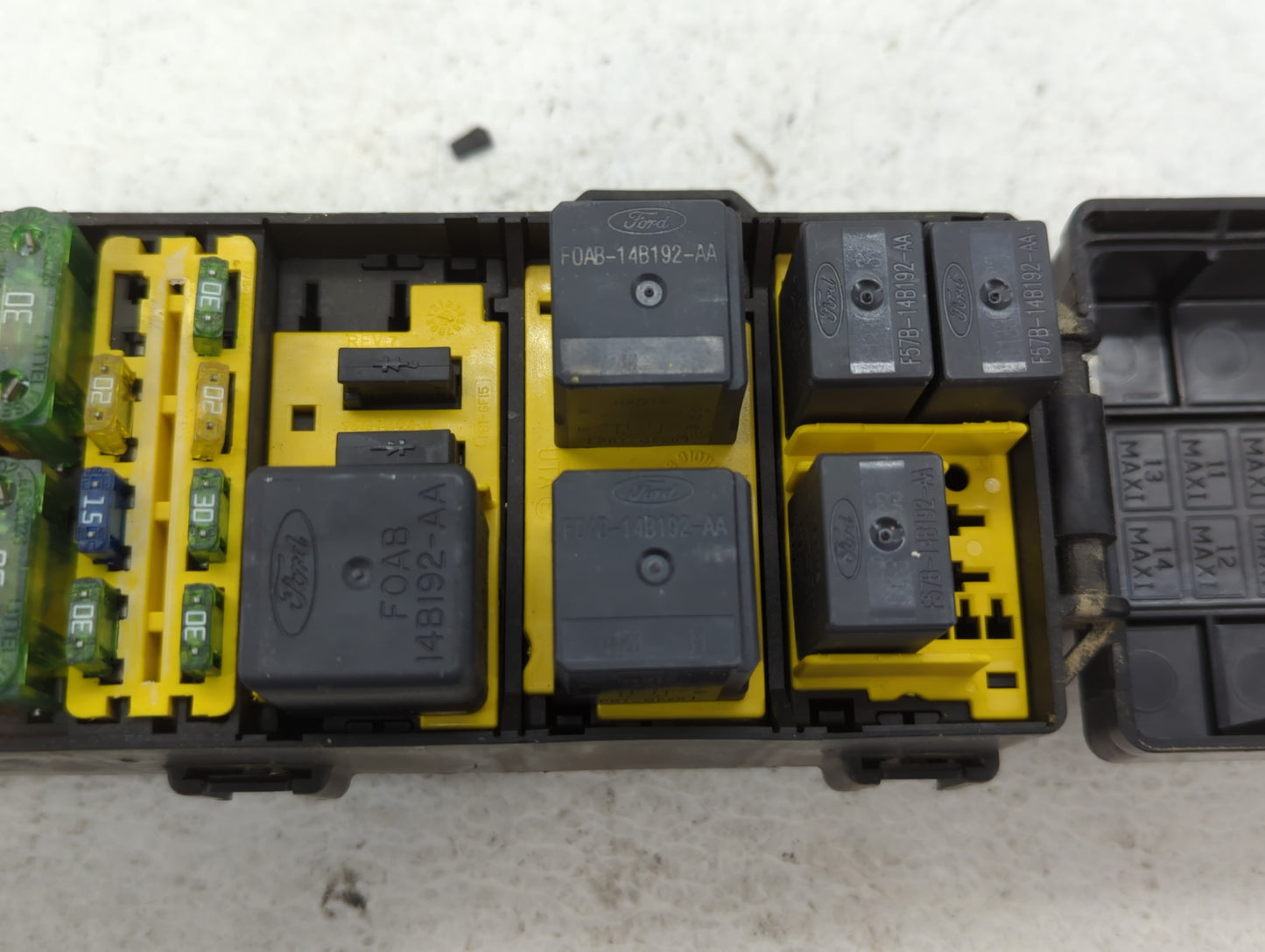2000 Lincoln Continental Fusebox Fuse Box Panel Relay Module P/N:YF3T 14290 BG 164-0816 Fits OEM Used Auto Parts - Oemusedau