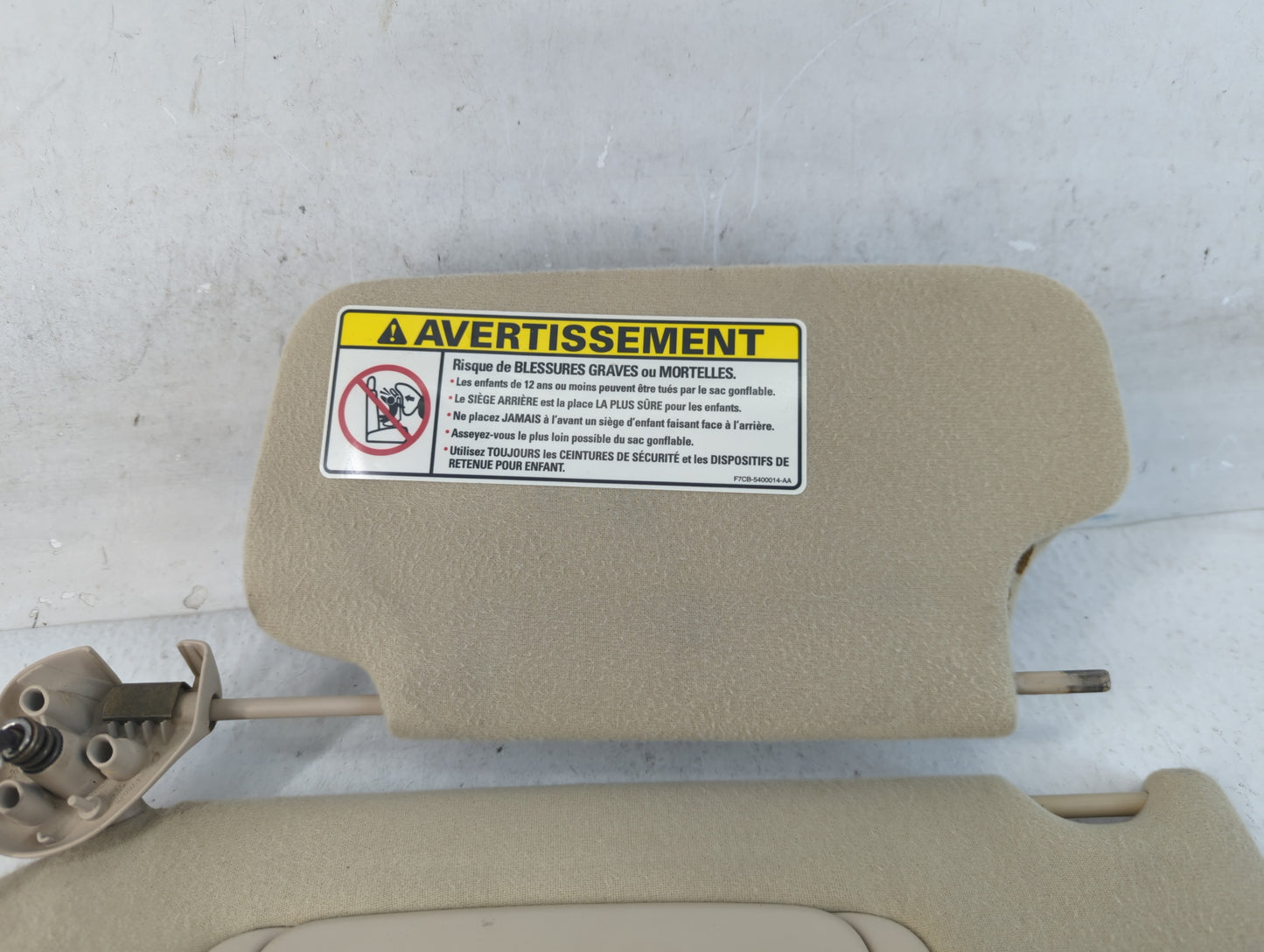 2000 Lincoln Continental Sun Visor Shade Replacement Passenger Right Mirror Fits OEM Used Auto Parts - Oemusedautoparts1.com