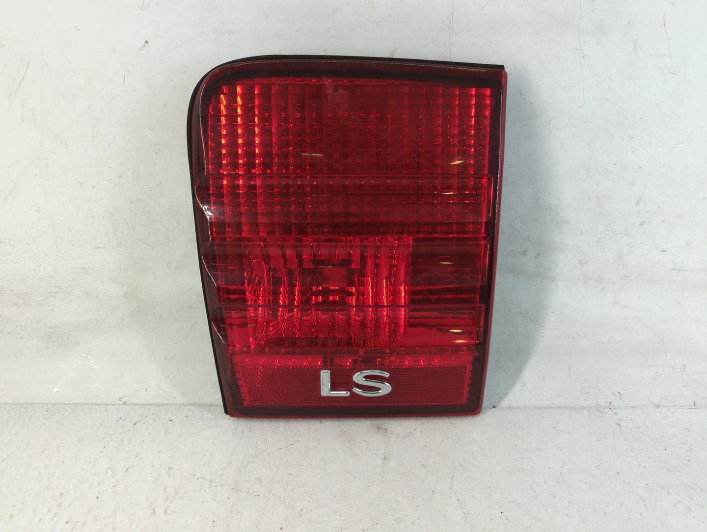 2000 Lincoln Ls Tail Light Assembly Passenger Right OEM P/N:938-847-02 Fits OEM Used Auto Parts - Oemusedautoparts1.com